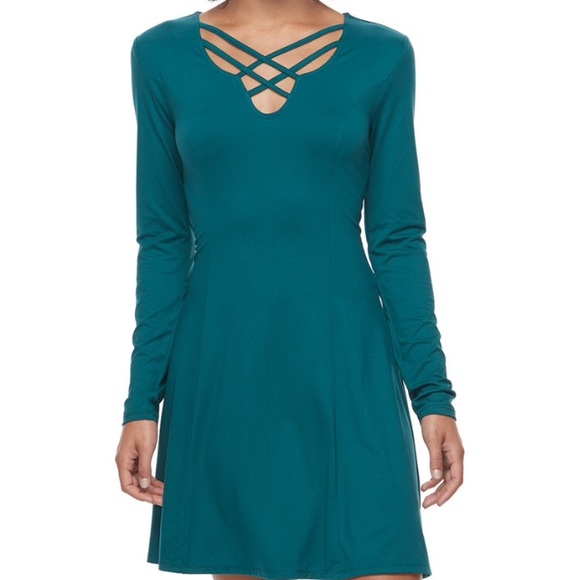 🌼 5 for $25🌼 Fit & Flare Cross Front Dress - Picture 6 of 6